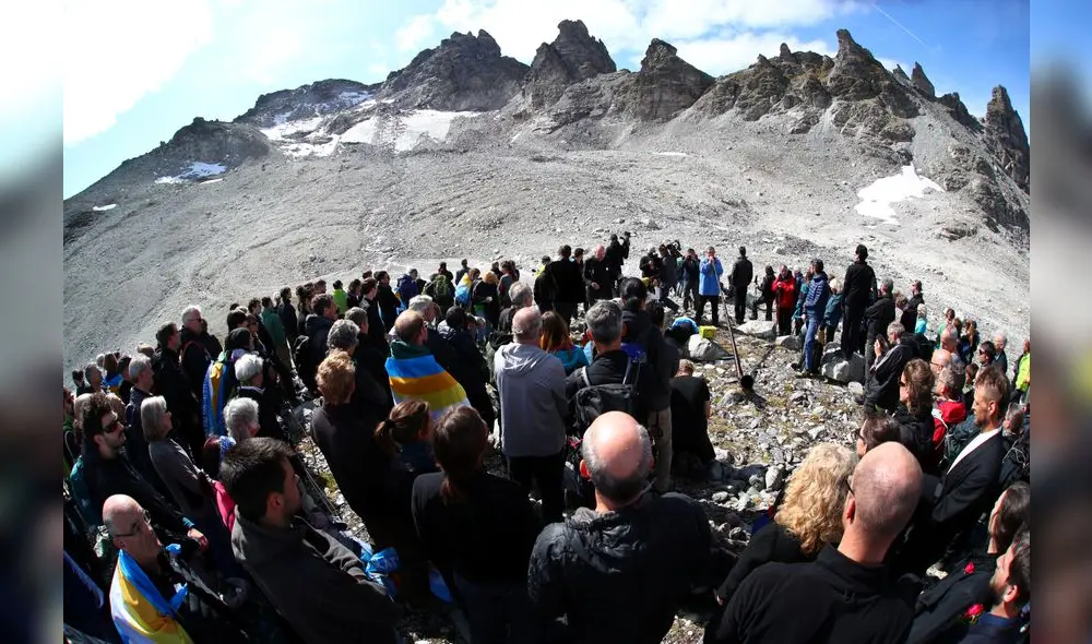 People take part in a mourning ceremony as awareness to climate change, for the disappearing Pizol glacier, in Mels, Switzerland, September 22, 2019. REUTERS/Denis Balibouse People take part in a mourning ceremony as awareness to climate change, for the disappearing Pizol glacier, in Mels, Switzerland, September 22, 2019. REUTERS/Denis Balibouse