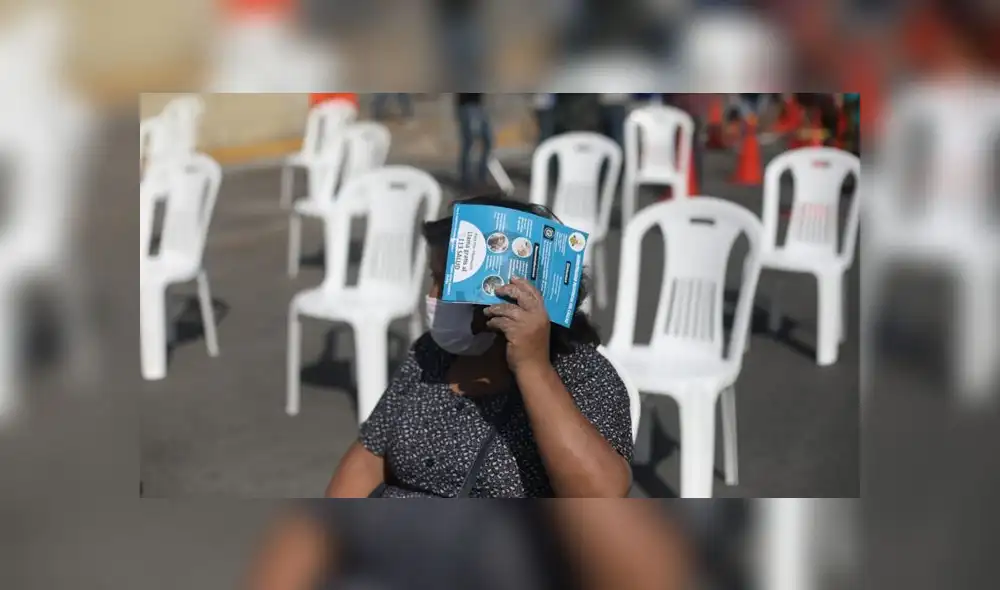 Comerciantes que resultaron positivos fueron enviados a sus casas para cumplir el aislamiento. (Foto: Aldair Mejía / La República) Comerciantes que resultaron positivos fueron enviados a sus casas para cumplir el aislamiento. (Foto: Aldair Mejía / La República)