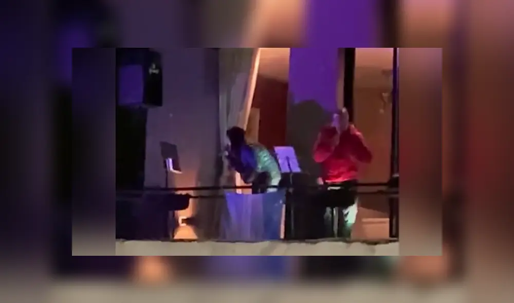 Desliza a la izquierda para ver más imágenes del concierto en balcón que se hizo viral en Facebook. Desliza a la izquierda para ver más imágenes del concierto en balcón que se hizo viral en Facebook.