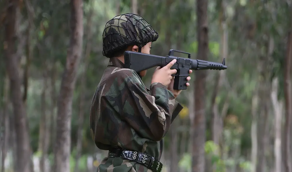 Niños y armas: Jugar a la guerra Niños y armas: Jugar a la guerra