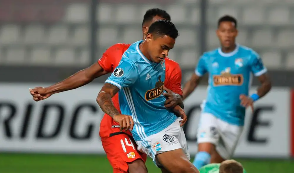 Olivares marcó el gol de la victoria de Cristal de penal. Foto: Movistar deportes Olivares marcó el gol de la victoria de Cristal de penal. Foto: Movistar deportes