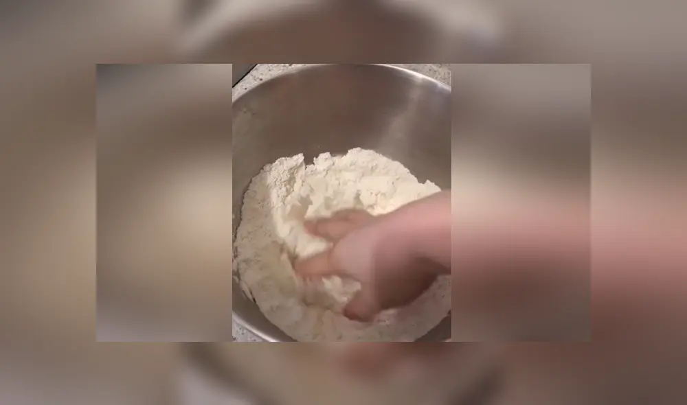 La joven mostró cómo preparar este popular platillo de una forma sencilla utilizando una sartén. Foto: Tiktok