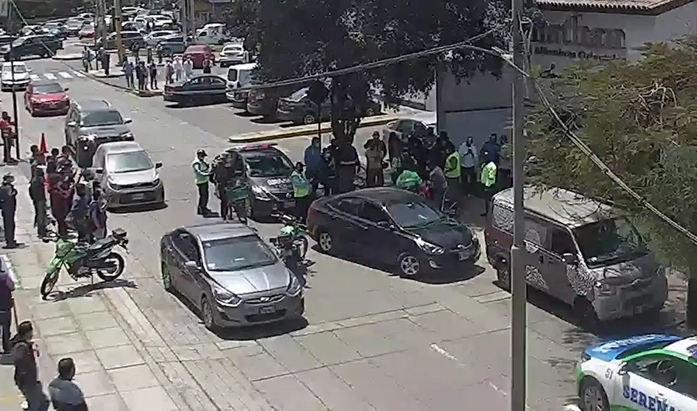 El intento de robo ocurrió en el cruce de la avenida Caminos del Inca con la calle Punta Pejerrey. (Foto: Captura de video / Municipalidad de Surco)