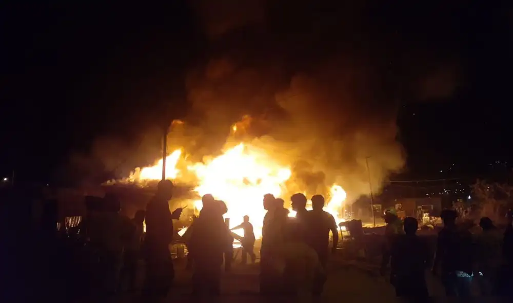 Incendio en Carabayllo: aún no se sabe el origen del siniestro, pero bomberos intentan apagar las llamas. Foto: difusión Incendio en Carabayllo: aún no se sabe el origen del siniestro, pero bomberos intentan apagar las llamas. Foto: difusión