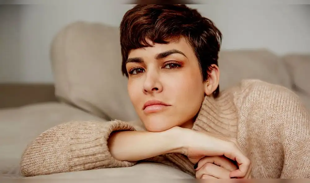 Anahí de Cárdenas: “Me estoy aferrando con uñas y dientes a todo” 