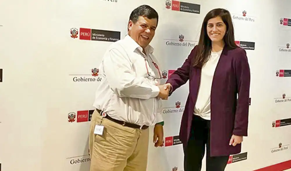 Sonrisas vemos. El jueves 13, Paredes y Alva se reunieron para hablar de Petroperú. Dos días antes ya circulaba el audio. (Foto: Twitter de Carlos Paredes)