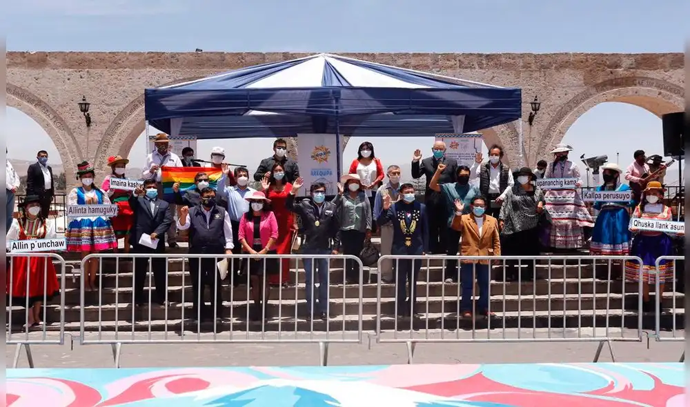 Ceremonia de lanzamiento se realizó en la plaza de Yanahuara. Créditos foto: Oswald Charca/ La República.