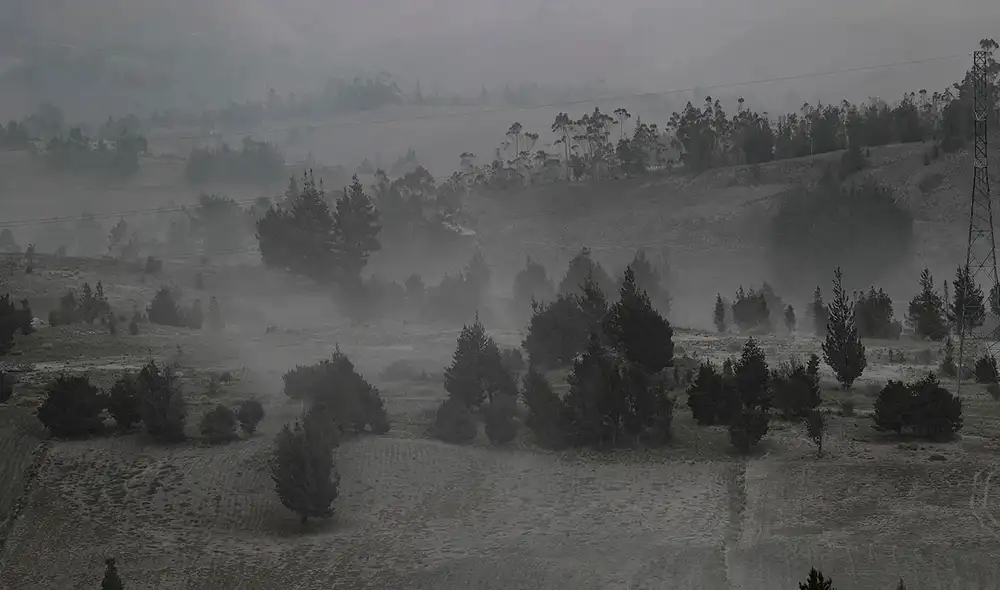 El volcán Sangay se ecnuentra aen actividad desde el 20 de setiembre. Foto: EFE El volcán Sangay se ecnuentra aen actividad desde el 20 de setiembre. Foto: EFE