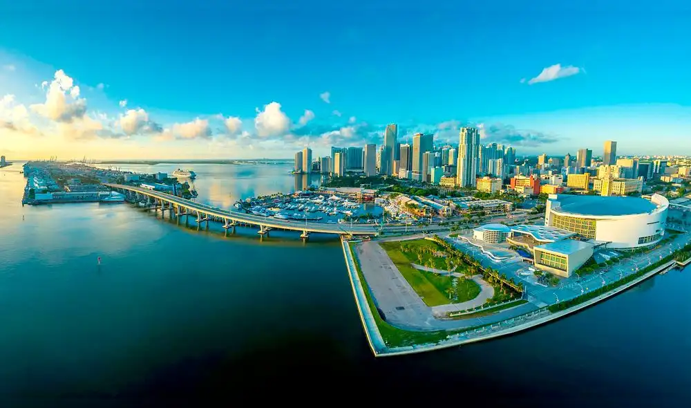 Consigue un boleto aéreo más alojamiento a partir de 59 dólares