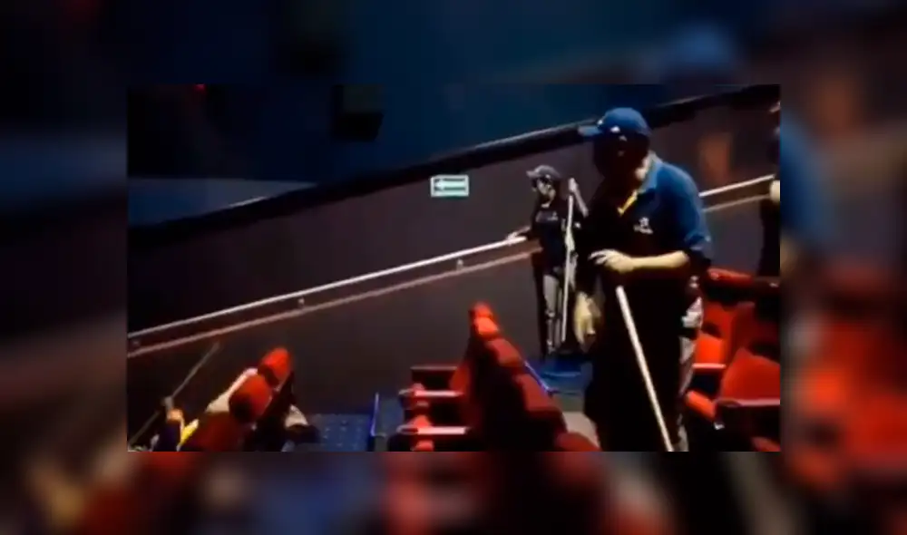 Facebook viral: brutal caída sufre empleada de Cinépolis mientras limpiaba la sala [VIDEO]