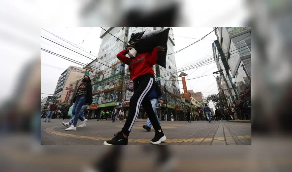 Locales y galerías serán multadas y clausuradas si no cumplen con protocolos y si sus trabajadores no tienen prueba negativa de COVID-19. (Foto: Jorge Cerdán / LaRepública) Locales y galerías serán multadas y clausuradas si no cumplen con protocolos y si sus trabajadores no tienen prueba negativa de COVID-19. (Foto: Jorge Cerdán / LaRepública)