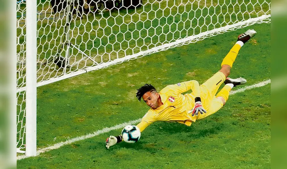 Abajo. No duda cuando hay que tirarse al piso. Esta vez fue alexis Sánchez el que disparó.