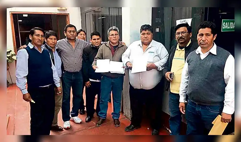 pliego. Taxistas esperan respuesta de alcalde Julio Medina. pliego. Taxistas esperan respuesta de alcalde Julio Medina.