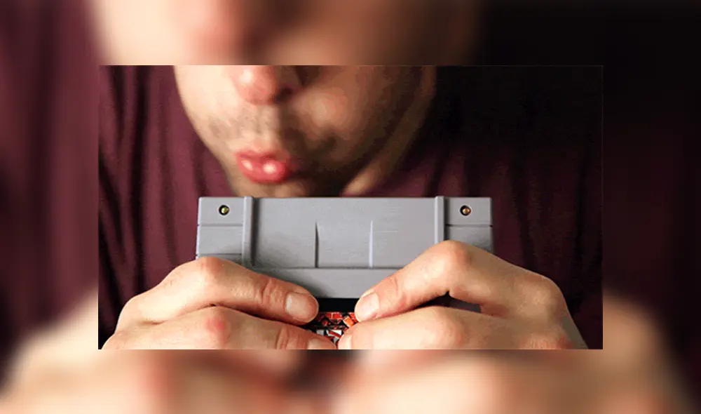 Muchos creyeron que soplar el cartucho de Super Nintendo arreglaba los juegos. Foto: Captura.