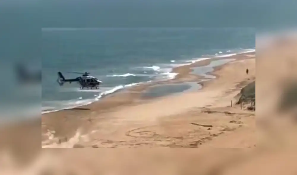 El helicóptero de la policía tuvo que aterrizar en una playa para detener a un hombre por incumplir la cuarentena. Foto Captura El helicóptero de la policía tuvo que aterrizar en una playa para detener a un hombre por incumplir la cuarentena. Foto Captura