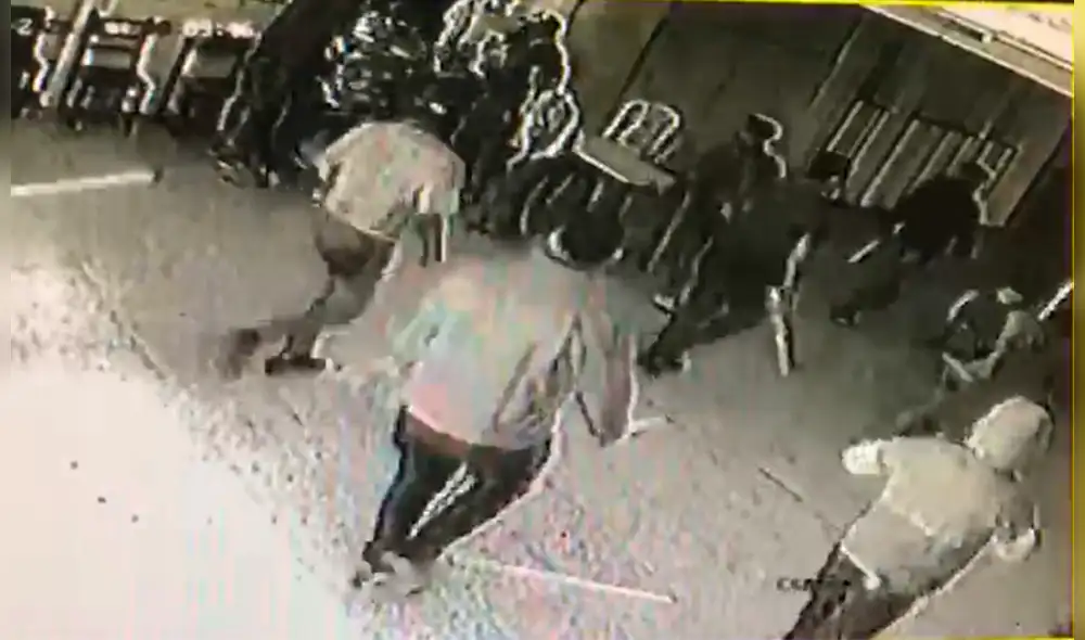 El hecho ocurrió alrededor de las 8:30 de la mañana. (Foto: Captura video) El hecho ocurrió alrededor de las 8:30 de la mañana. (Foto: Captura video)