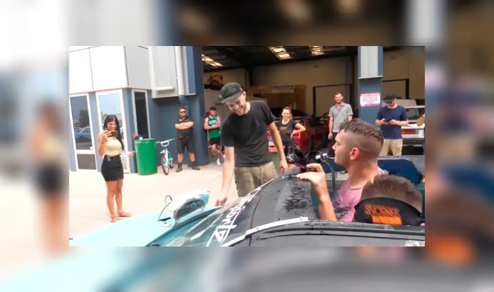 YouTube viral: jóvenes no soportaban la ola de calor, llenan su vehículo con agua y salen a pasear