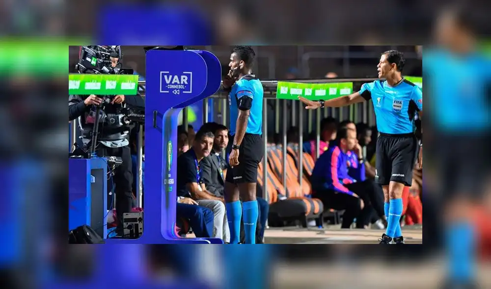 El árbitro tiene dos formas de utilizar el VAR