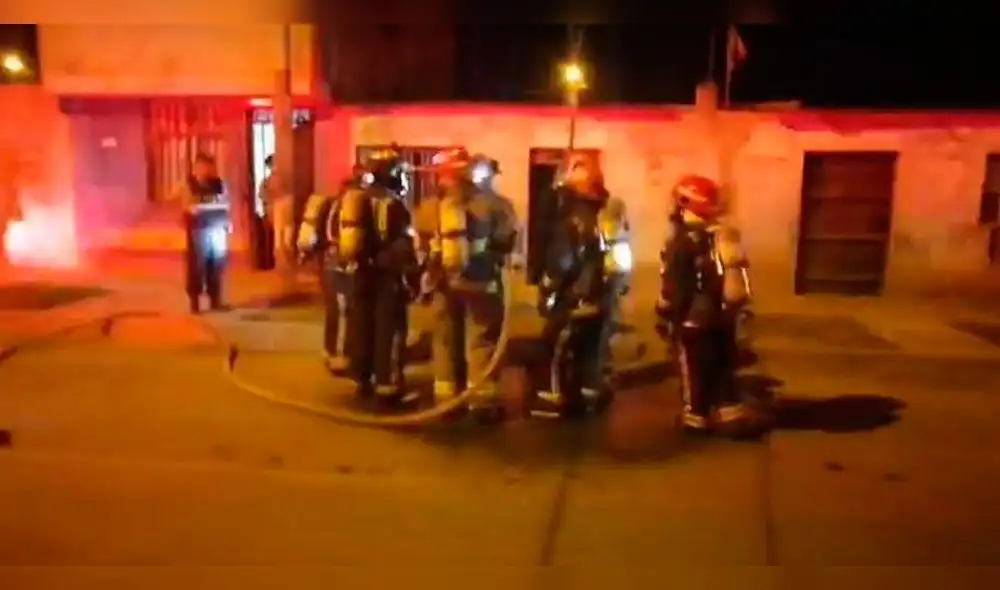 Bomberos llegaron al lugar donde se registró la explosión.