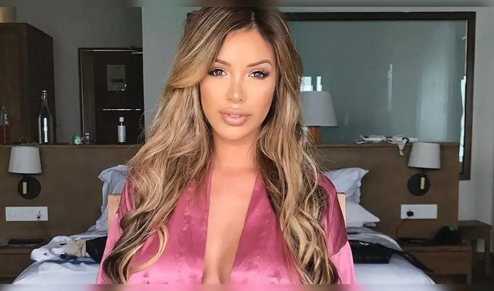 Paula Manzanal da de beber energizante a su bebé para promocionar marca