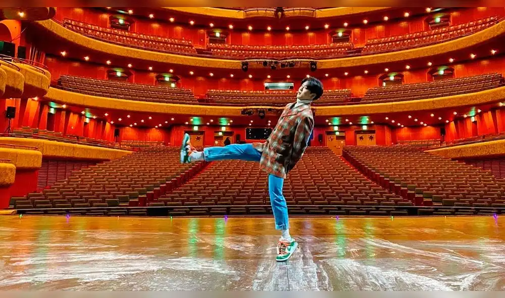 Suho de EXO, además de cantante es actor de teatro. Suho de EXO, además de cantante es actor de teatro.