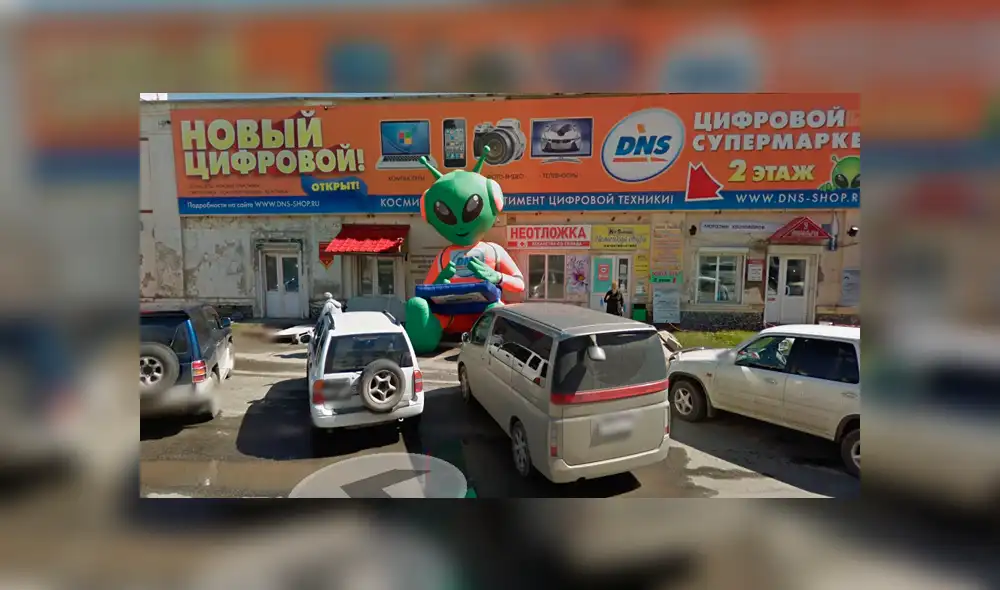 Google Maps: recorre calle en Rusia y descubre un gigantesco muñeco de alien [FOTOS]