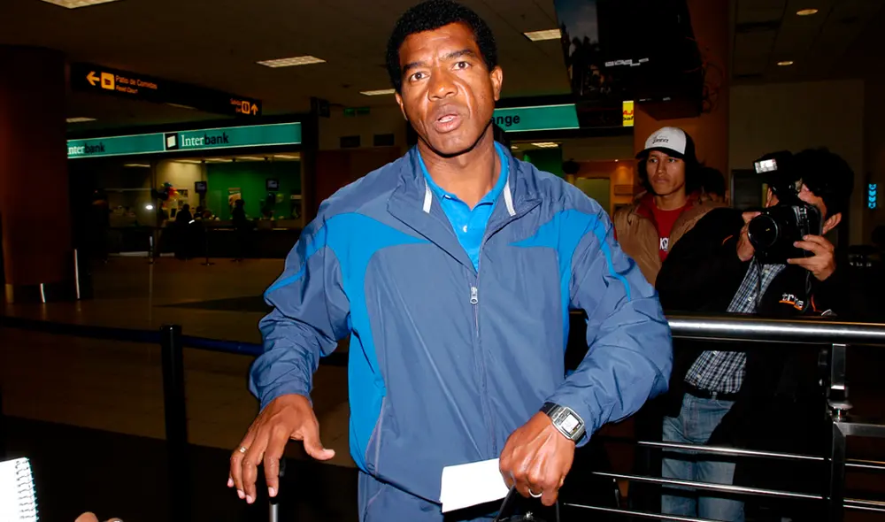 Julio César Uribe rechazó oferta de Universitario para jugar por Cristal. Julio César Uribe rechazó oferta de Universitario para jugar por Cristal.