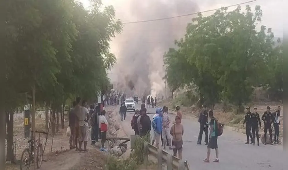 Bloquean carretera de Bagua para exigir la salida de Dina Boluarte. Foto: Canal digital Cutervo Bloquean carretera de Bagua para exigir la salida de Dina Boluarte. Foto: Canal digital Cutervo