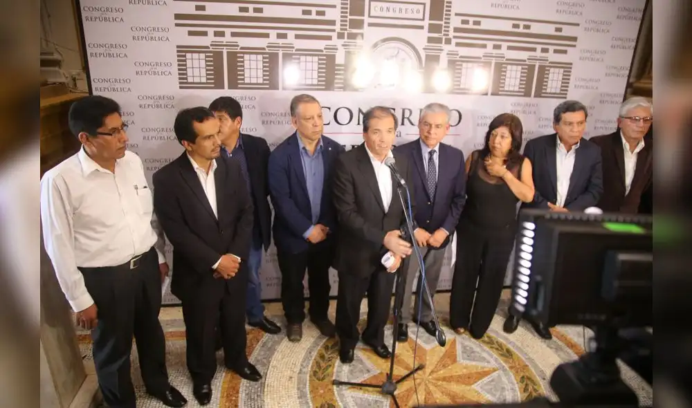 Frente Amplio pide reforma y nueva Constitución al premier Frente Amplio pide reforma y nueva Constitución al premier