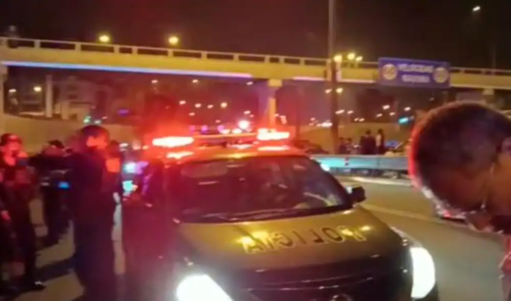El agente policial fue trasladado de emergencia a una clínica, mientras que el cómplice del fallecido fue capturado y conducido a la comisaría de San Borja. Foto: RPP