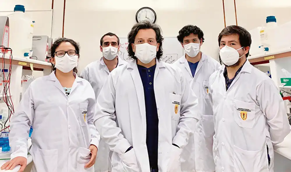 Ciencia. Edward Málaga (centro) y su equipo esperan que el Minsa acelere los trámites que demoran la prueba molecular.