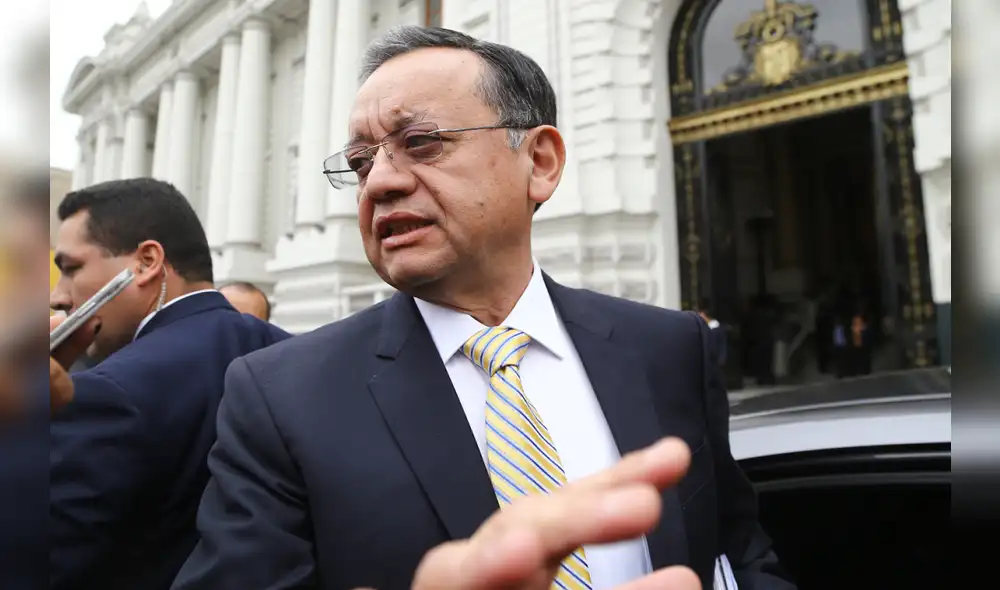 Excontralor Alarcón demandará millonaria reparación si no le reponen el trabajo