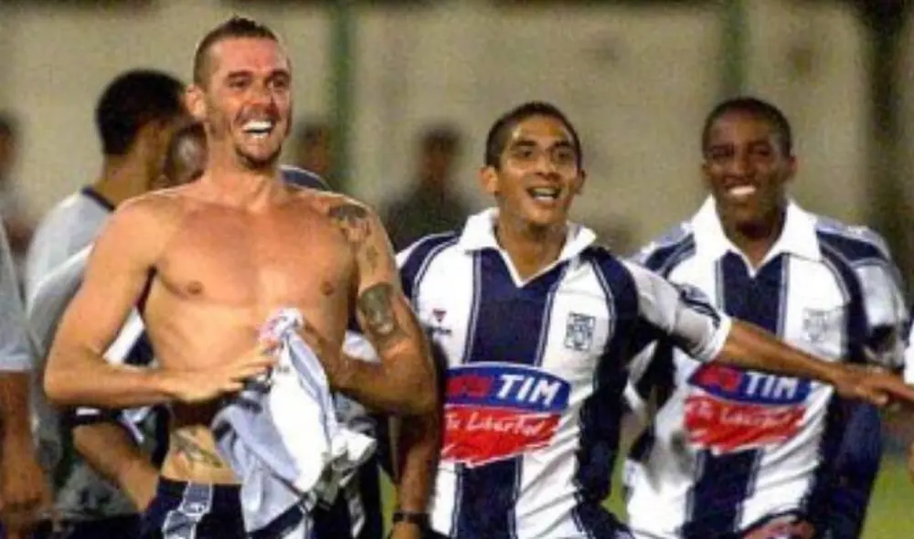 Nicolás Tagliani anotó un golazo de tiro libre ante Olimpia de Paraguay. Foto: Twitter Nicolás Tagliani anotó un golazo de tiro libre ante Olimpia de Paraguay. Foto: Twitter