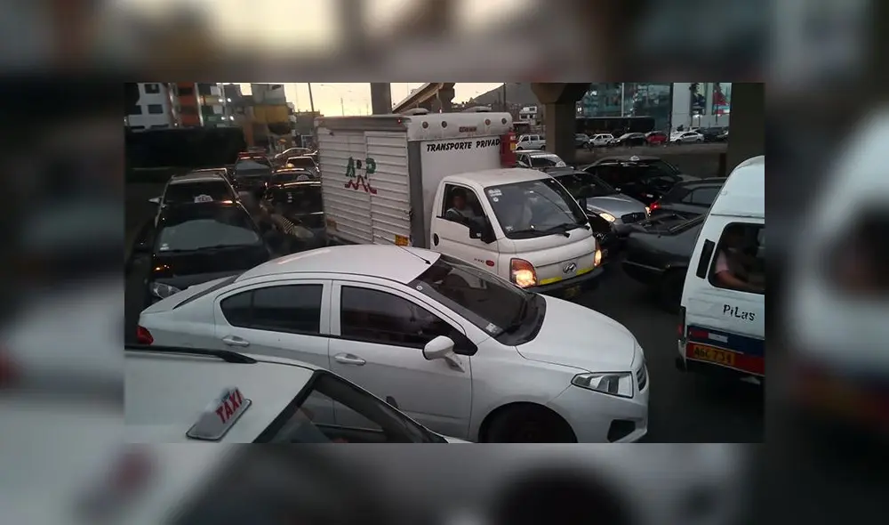 #Yodenuncio: falta de semáforos genera congestión vehicular 