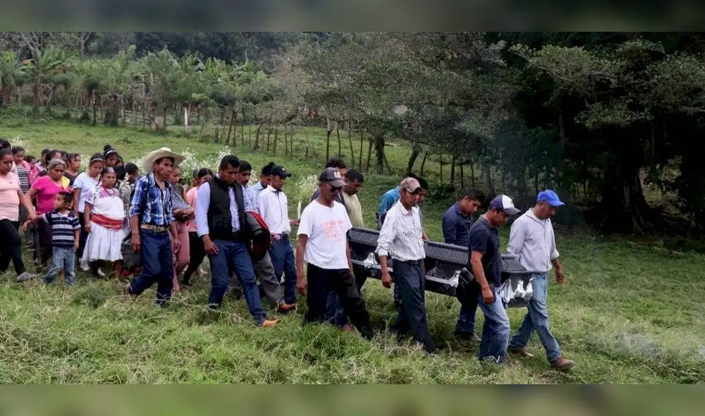 Verónica fue sepultada en el panteón de la comunidad de Cerro Azul. (Foto: Publímetro MX)