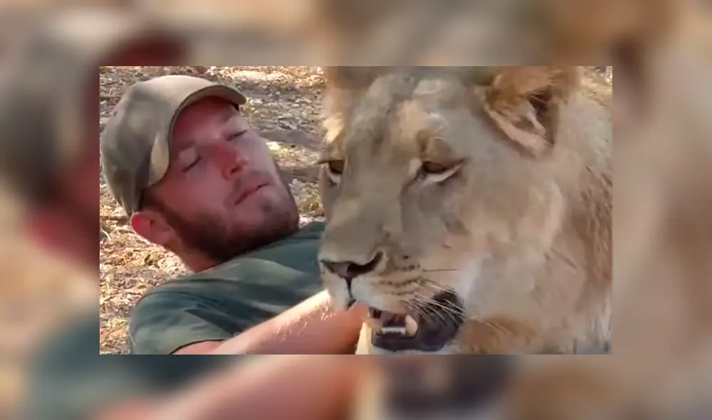 Desliza hacia la izquierda para ver el conmovedor reencuentro. Imágenes del video viral de YouTube. Desliza hacia la izquierda para ver el conmovedor reencuentro. Imágenes del video viral de YouTube.