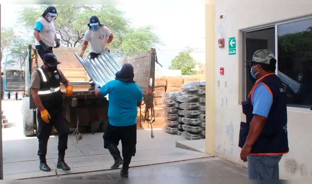 COER entrega ayuda para damnificados de Puerto Eten