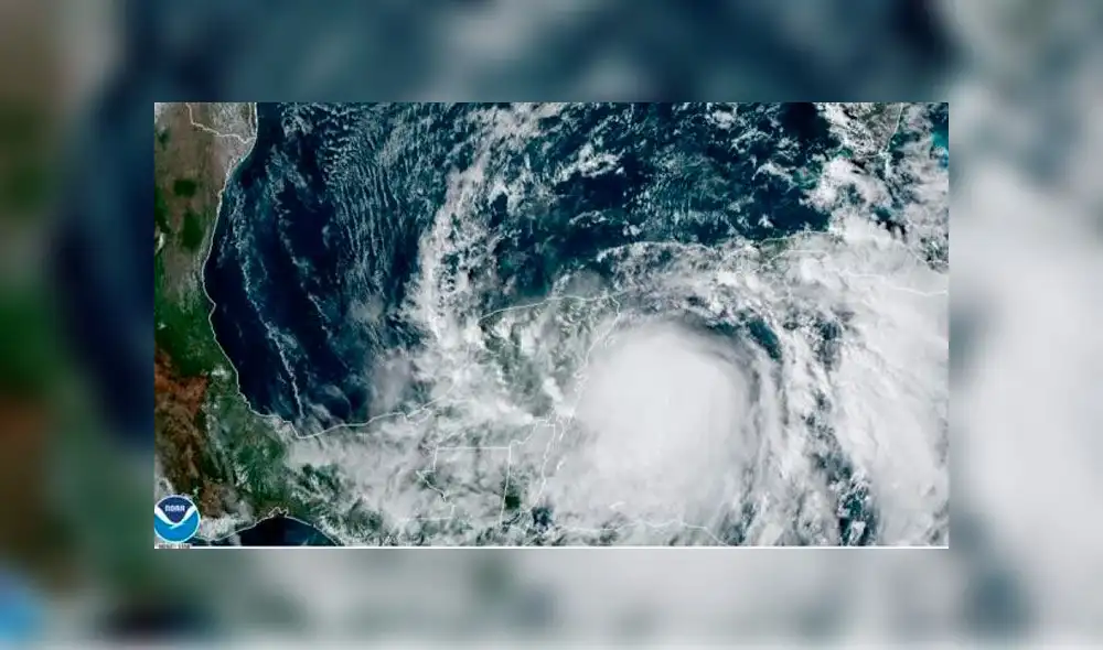 Fotografía satelital cedida por la Oficina Nacional de Administración Oceánica y Atmosférica (NOAA) por vía del Centro Nacional de Huracanes (NHC) donde se muestra la localización de la tormenta tropical Zeta.