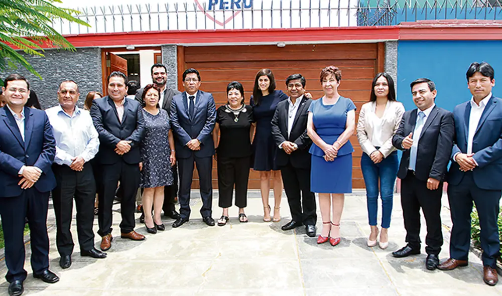 Acercamientos. Solo Somos Perú asegura con claridad voto de confianza a favor del gabinete ministerial. Zeballos seguirá impulsando encuentros con bancadas electas. Foto: Verónika Calderón