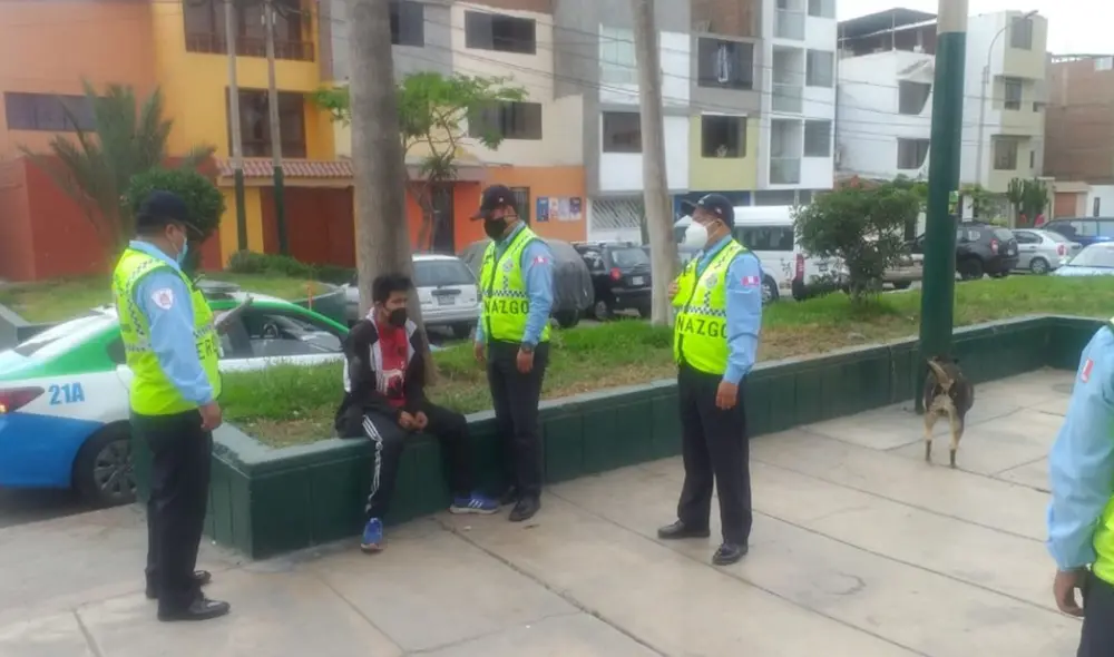 Agentes municipales llegaron al lugar tras el llamado de una vecina. Crédito: Municipalidad de Surco