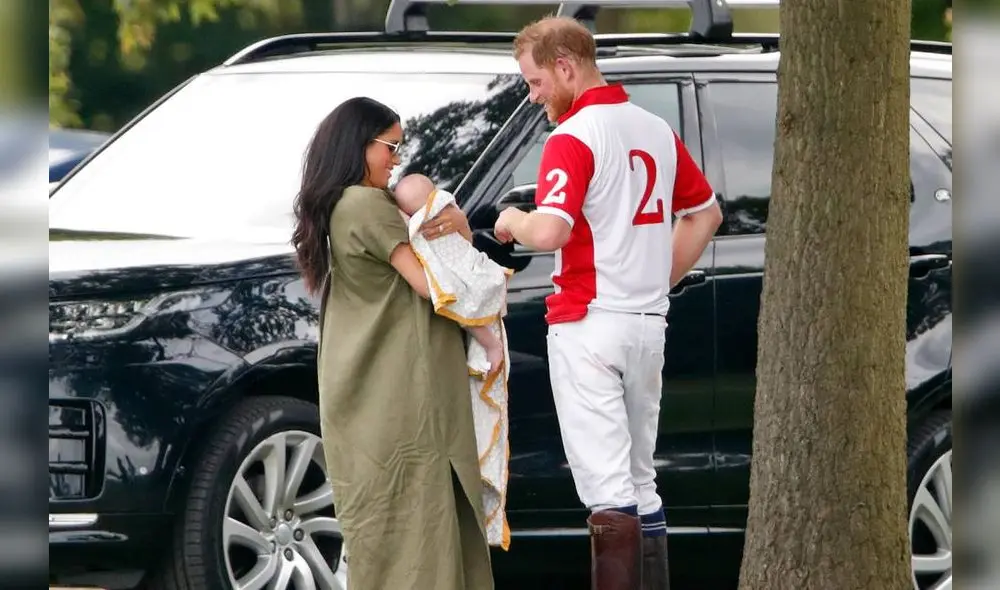 La familia real causa polémica por manta que cubrió al bebé Archie en aparición pública