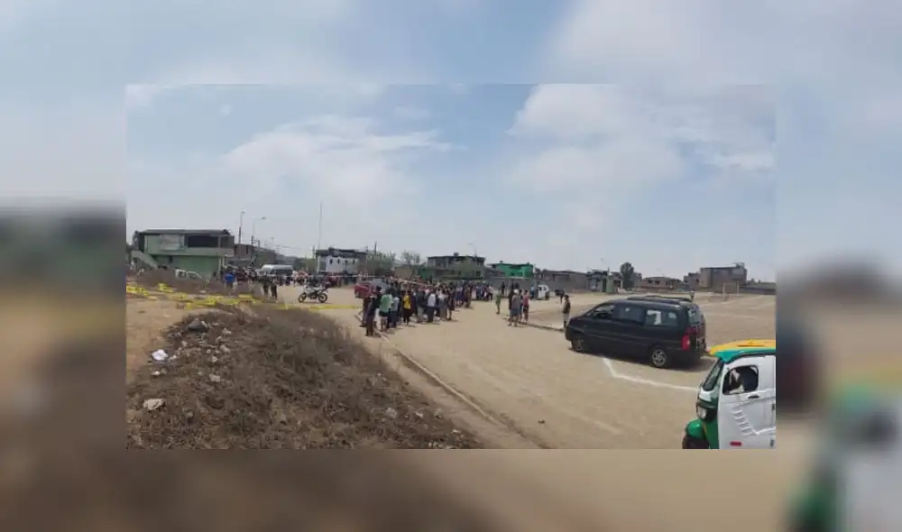 Los occisos no han podido ser identificados ya que al parecer no llevaban documentos de identidad. Serían hombres entre 20 y 25 años. (Foto: Jéssica Merino / La República) Los occisos no han podido ser identificados ya que al parecer no llevaban documentos de identidad. Serían hombres entre 20 y 25 años. (Foto: Jéssica Merino / La República)