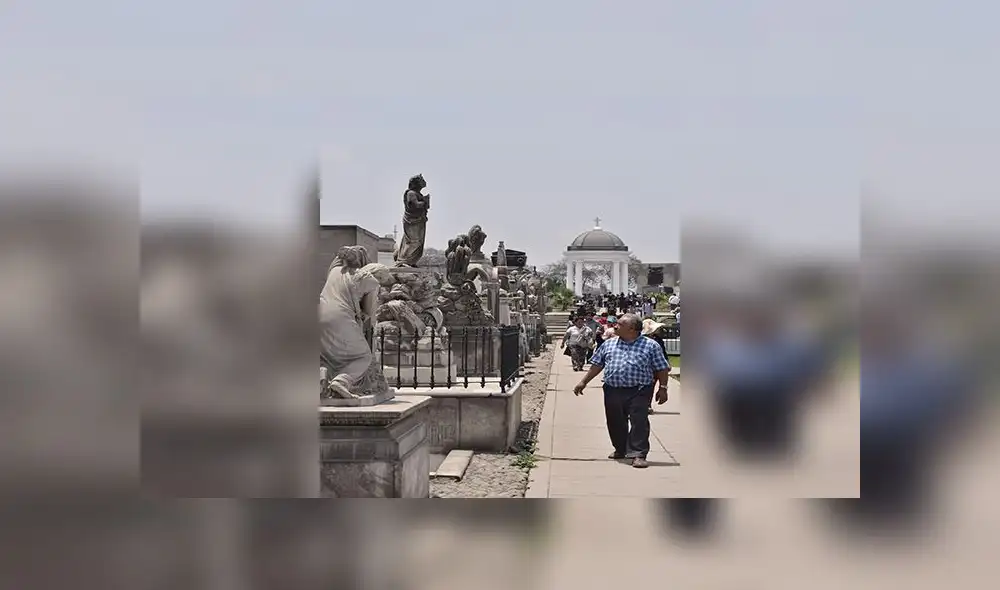 Miles de personas peregrinaron al cementerio Presbítero Maestro [FOTOS]