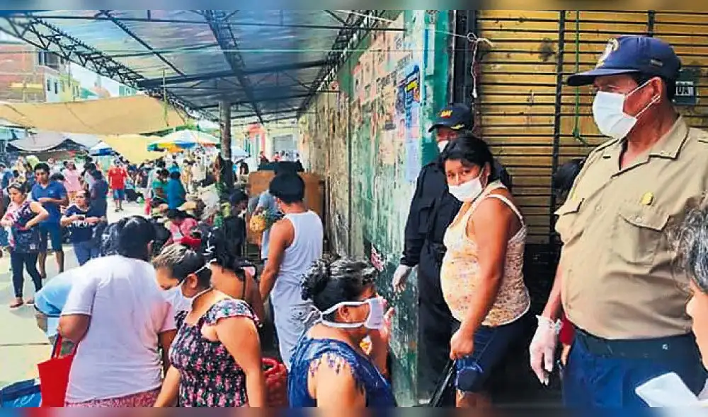 Personal municipal restringe el ingreso de personas sin medidas de protección en mercado del distrito de Catacaos. Personal municipal restringe el ingreso de personas sin medidas de protección en mercado del distrito de Catacaos.