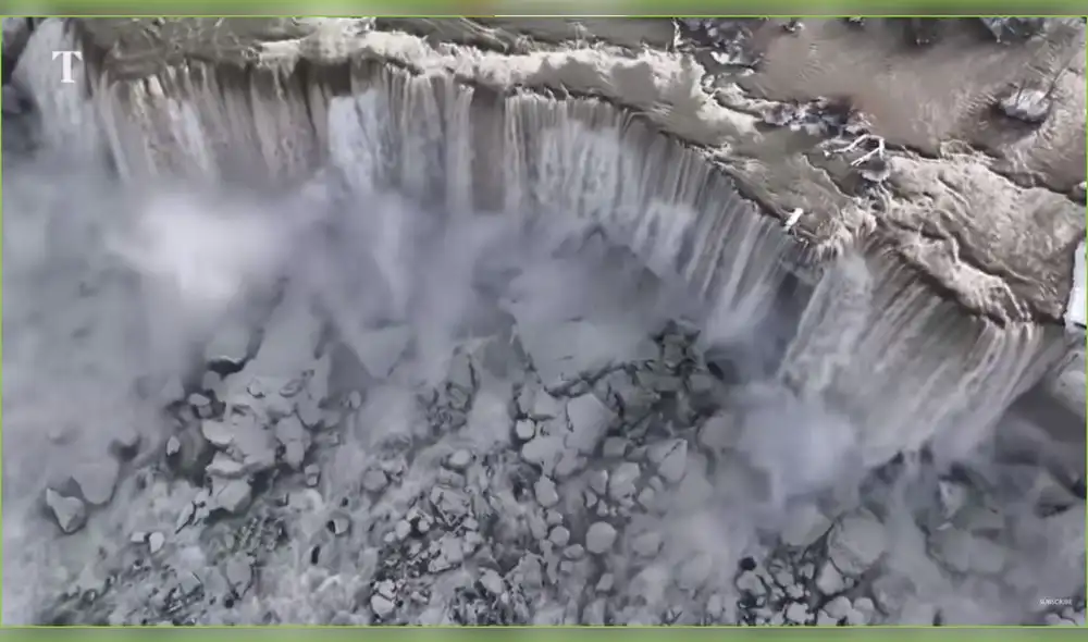 Tras el reporte de una tormenta de nieve, se supo que las cataratas del Niágara se congelaron en Navidad. Ahora solo se ven placas de hielo y grandes neblinas. Foto: captura de YouTube / The Times and The Sunday Times