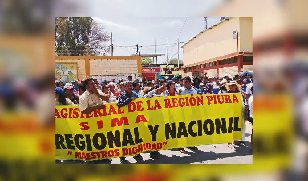 Docentes exigen destitución de directores de UGEL de Piura Docentes exigen destitución de directores de UGEL de Piura
