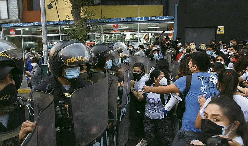 Trujillo. Las protestas en esta ciudad son intensas, sobre todo contra locales y dirigentes de APP, partido que apoyó el golpe. Foto: Jaime Mendoza/La República Trujillo. Las protestas en esta ciudad son intensas, sobre todo contra locales y dirigentes de APP, partido que apoyó el golpe. Foto: Jaime Mendoza/La República