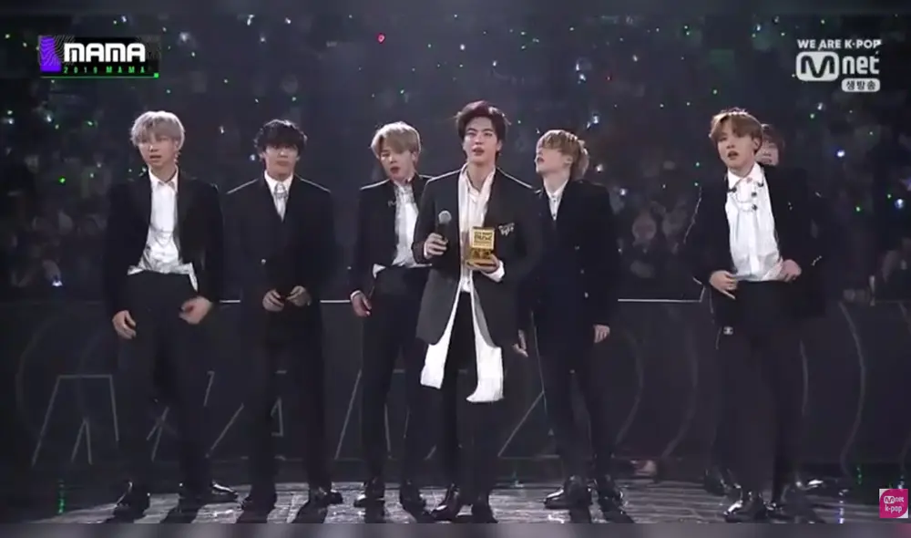 Jin agradeció por el Daesang a "Song of the Year". Jin agradeció por el Daesang a "Song of the Year".