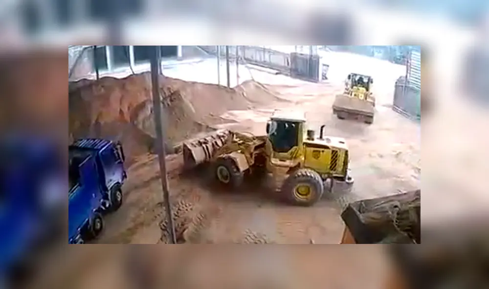 YouTube viral: tractor captura por error a hombre, lo baña en arena y lo arroja a contenedor [VIDEO]