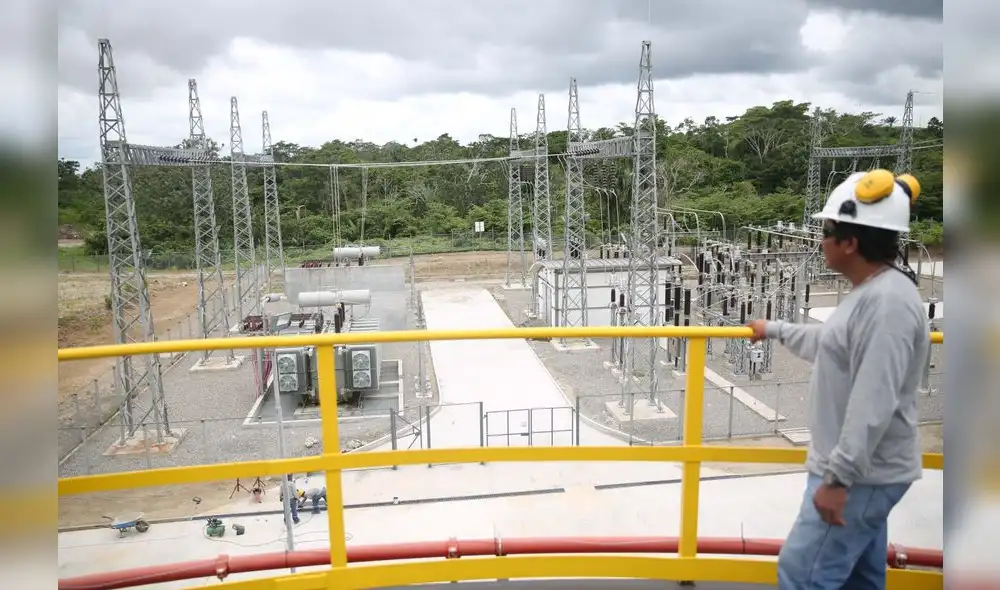 PPK y Aljovín inauguran central termoeléctrica en Loreto